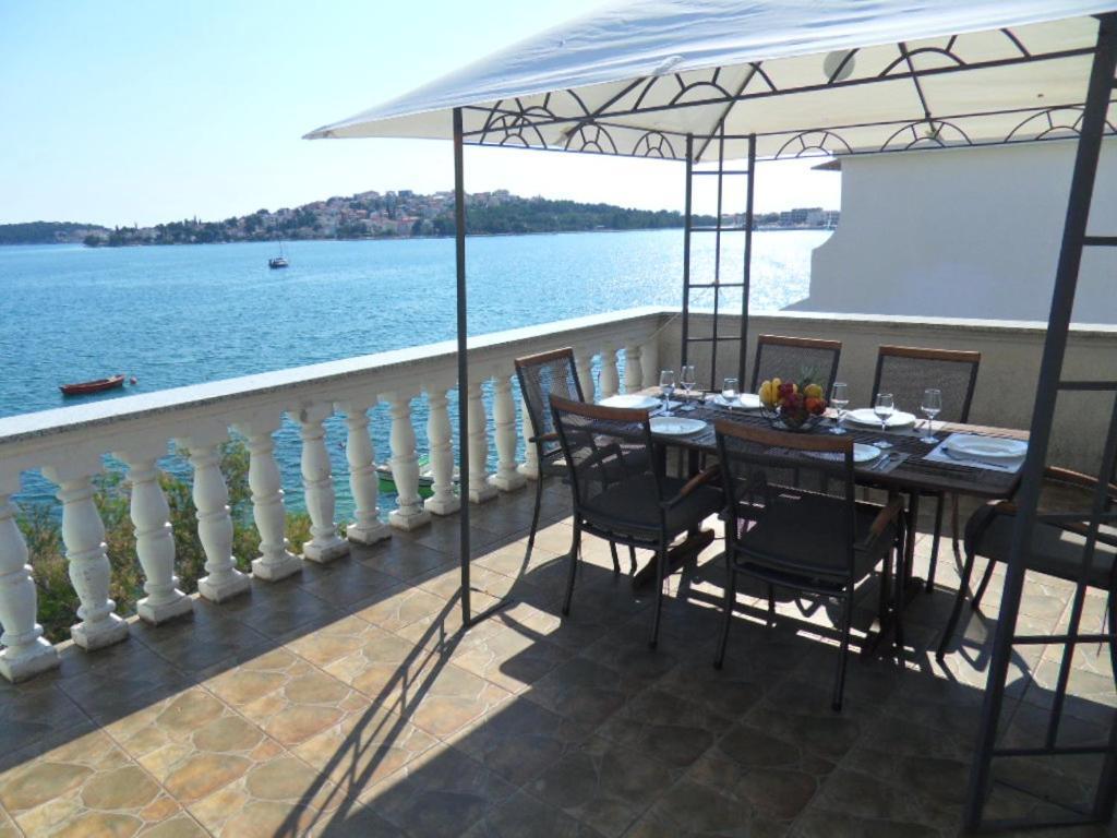 Sunset Beachfront Residence Rogoznica  Extérieur photo